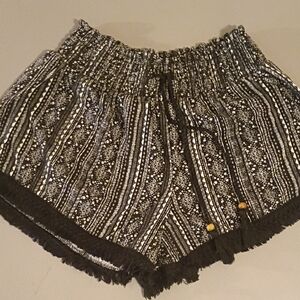 Women's No Boundaries Black and White Tribal Print High Waist Shorts SizeM(7-9)